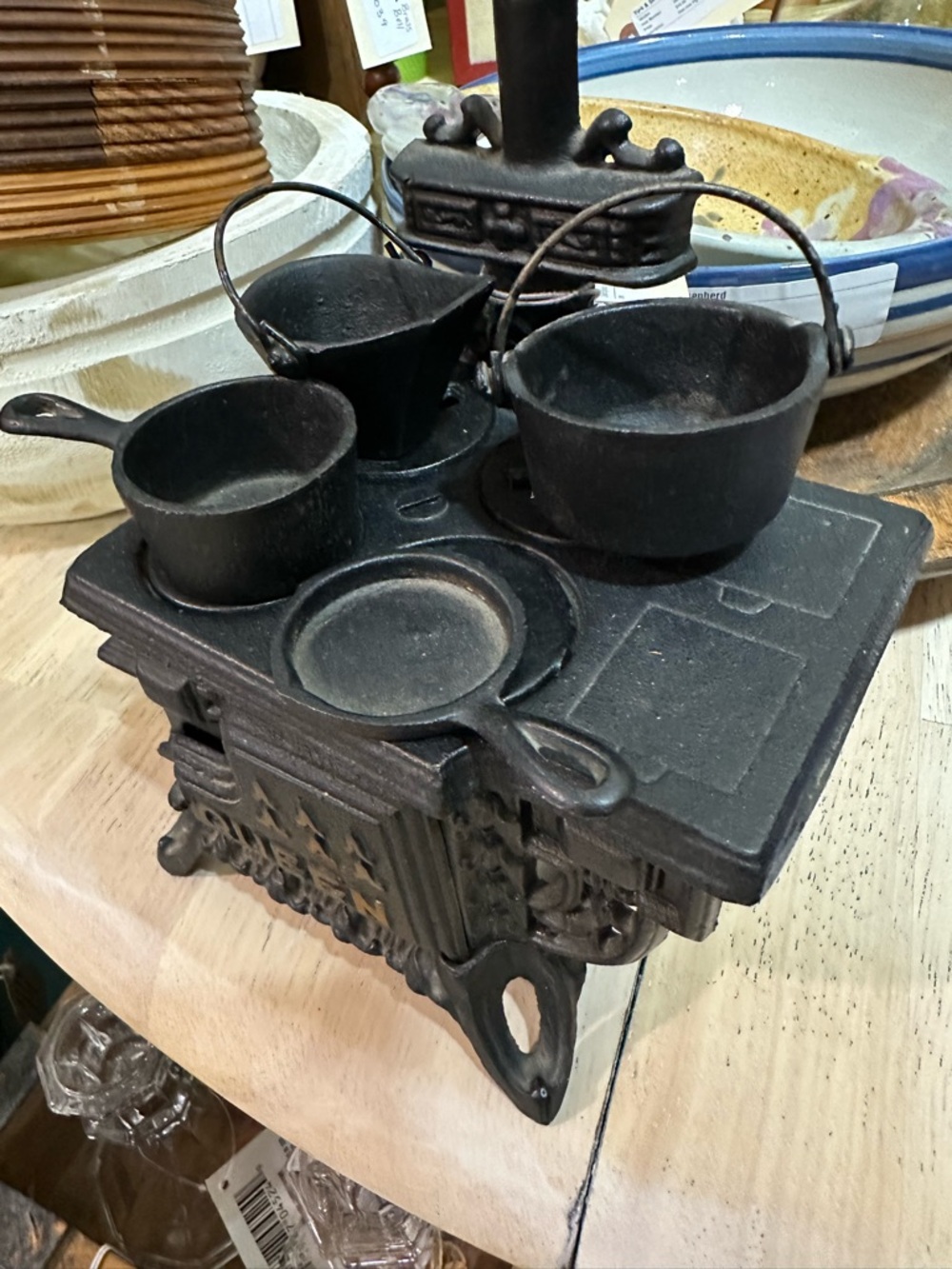 Vintage Cast Iron Toy Stove Queen Miniature w/ Pots & Pans Black Americana Decor